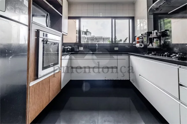 Imagem Apartamento em rua tranquila da Vila Madalena com 4 suítes e 5 vagas, 210m²