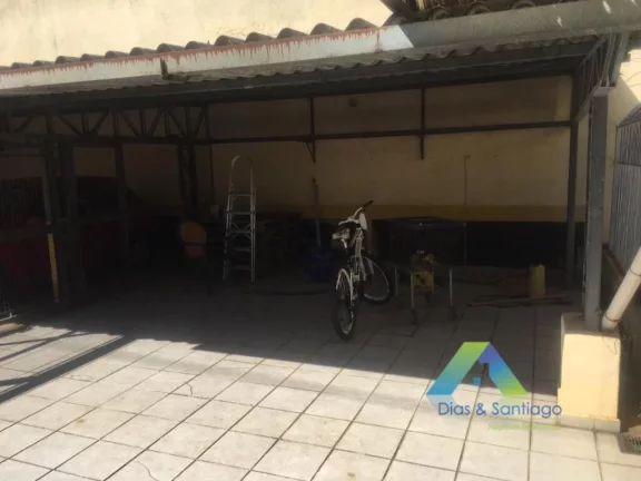 Imagem Ótimo Sobrado com 3 dormitórios, 5 vagas de garagem com amplo espaço em bairro tranquilo com ótima localização.