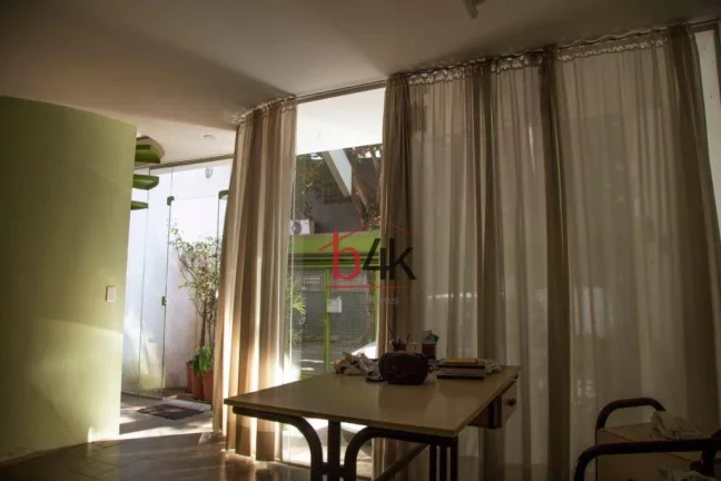 Imagem Casa para locação e/ou venda em Moema. 200m², 4 quartos, 4 banheiros e 3 pavimentos. na rua Maturi, 55.