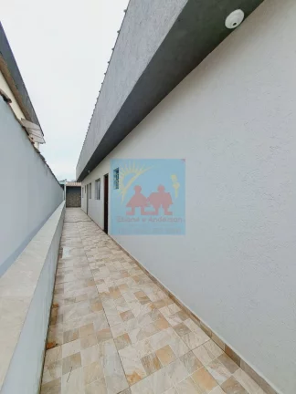 Imagem Casa na Praia de Itanhaém com 2 vagas de garagem