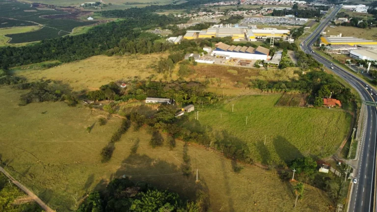 Imagem Área Industrial e Comercial à Venda Sítio Rio Acima de 92.755,00m². Localizado em Capivari/SP