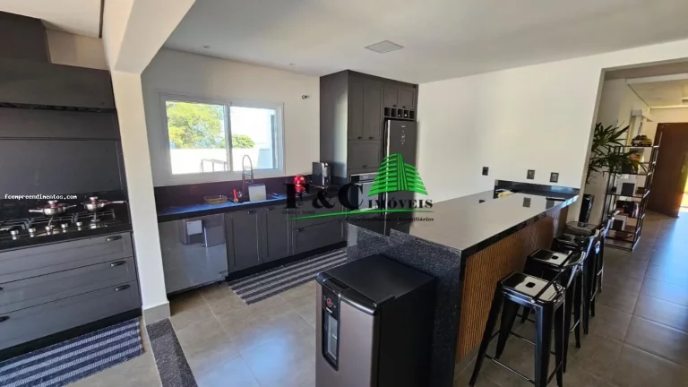 Imagem Casa para Venda em Arandu, Riviera de Santa Cristina I, 3 dormitórios, 3 suítes, 1 banheiro, 2 vagas