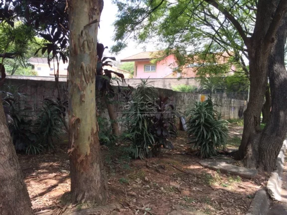 Imagem Terreno plano de esquina com 623 metros quadrados. Localização privilegiada em bairro nobre com ca...