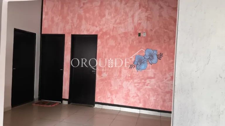 Imagem Chácara à venda à apenas 4 Km de Santo Antônio da Barra-GO, Setor Central: 5 quartos, 1 sala. Imperdível oportunidade!