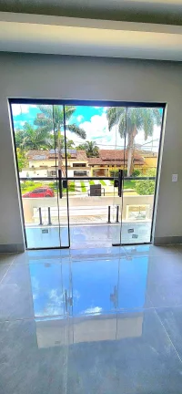 Imagem Sobrado de alto padrão, 4 suites plenas, uma com closet, piscina e área gourmet, no bairro Setor Jaó, em Goiânia-GO