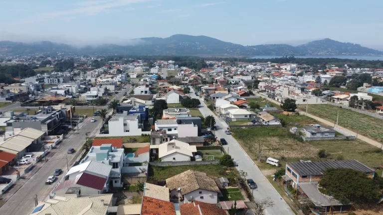Imagem Terreno à venda no Loteamento Pedra Branca em Garopaba/SC