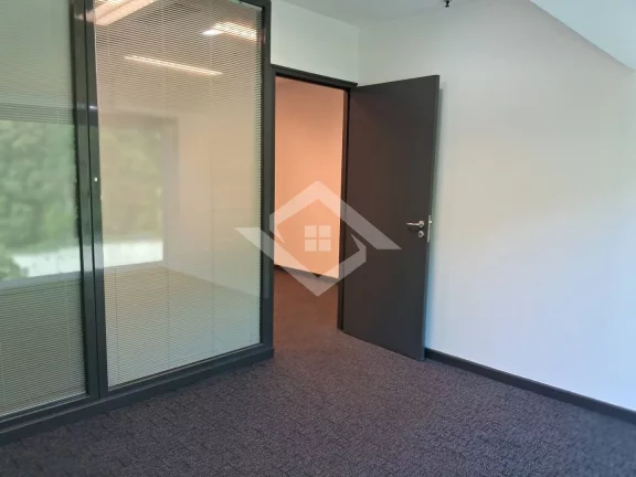 Imagem Sala Comercial de 126m² na Torre do Rio Sul – Excelente Estrutura e Localiz
