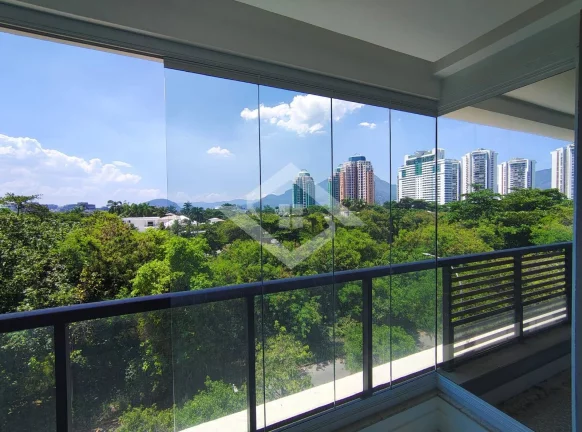 Imagem Apartamento de 4 Quartos na Barra da Tijuca perto do Posto 6 com 147 m²