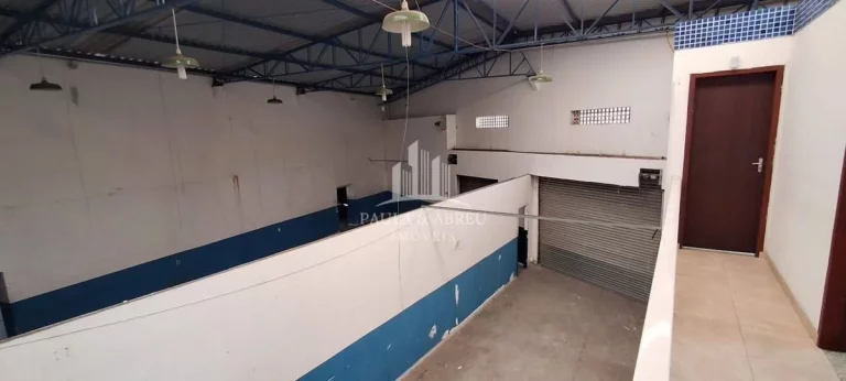 Imagem Aluga-se Galpão Fantástico 245m², Vão Livre, 3 portas, 2 Banheiros, Cozinha, Mezanino 45mts, no Jardim Itapeva, Mauá-SP