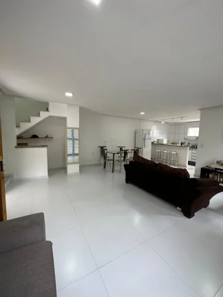Imagem Casa de Condomínio na Enseada!