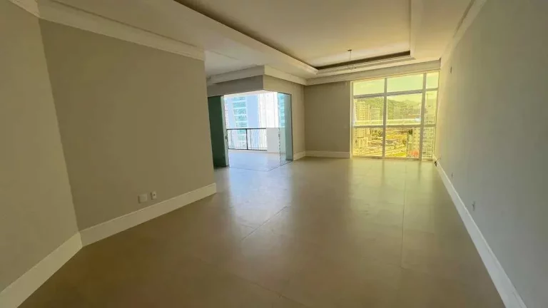 Imagem Apartamento com 3 suítes e 3 vagas de garagem em Meia Praia - Itapema/SC