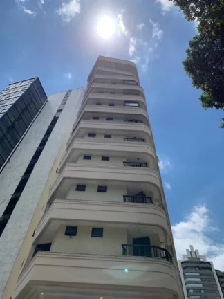 3/4, 2 Suites, atualmente modificado p/ 2 Suites, c/ sala ampliada, lavabo e varandas - localizado na Rua da Graça, plana, ao lado do Museu MAC Bahia