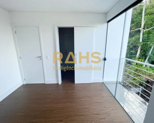 Imagem Sobrado Geminado de alto padrão, no bairro Saguaçú, pronto para morar com 160,52m² privativos. E...