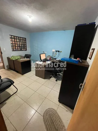 Imagem Casa à Venda na Zona Norte de Londrina com Piscina, 2 Quartos, Escritório e Excelente Localização Próxima à Av. Saul Elkind