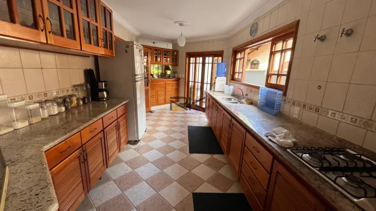 Imagem CASA EM CONDOMÍNIO COM 6 SUÍTES,SALA DE ESTAR E JANTAR,SALA DE TV,30 METROS DA ORLA,3 VAGAS DE GARAGEM