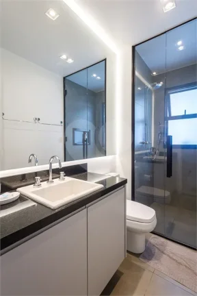 Imagem Apartamento à venda com 3 quartos, sendo 1 suíte, no condomínio Vn Capote Valente, São Paulo - SP