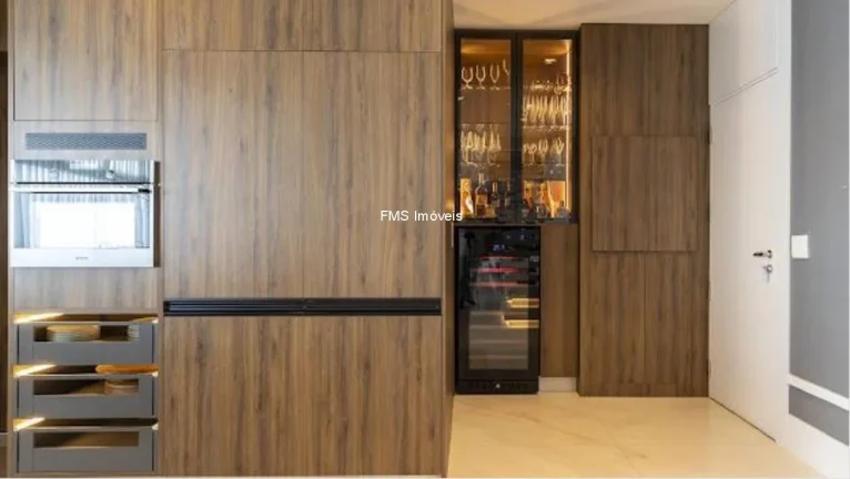 Imagem Apartamento de alto padrão à Venda na Vila Nova Conceição de 225m²