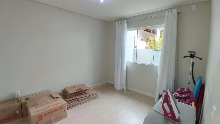 Imagem Casa à Venda, 4 Quartos(1 Suite), 2 Vagas, 355m2, Ratones, Florianópolis /SC