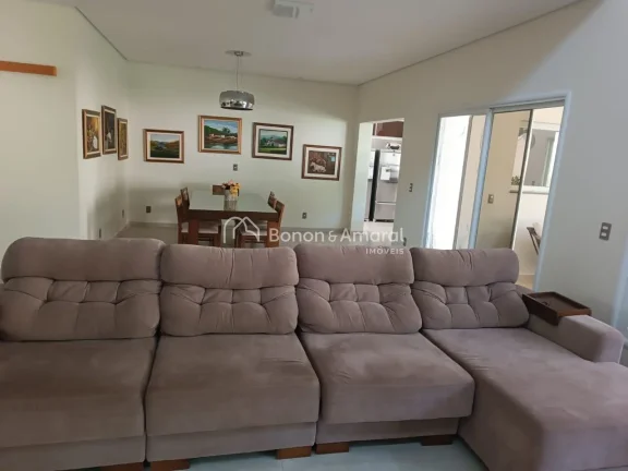 Imagem Este agradável sobrado combina aconchego e conforto em um projeto arquitetônico harmonioso, com am...