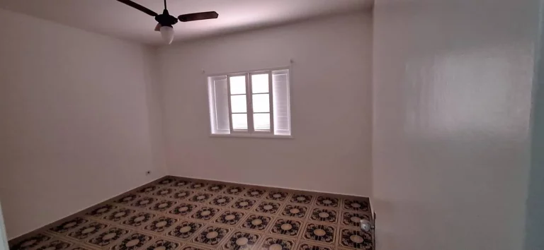 Imagem CASA LADO LINHA COM PISCINA EM DOIS LOTES