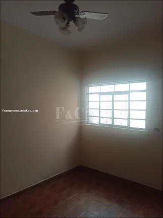 Imagem Casa para Venda em Limeira, Jardim Gustavo Picinini, 3 dormitórios, 1 banheiro, 2 vagas
