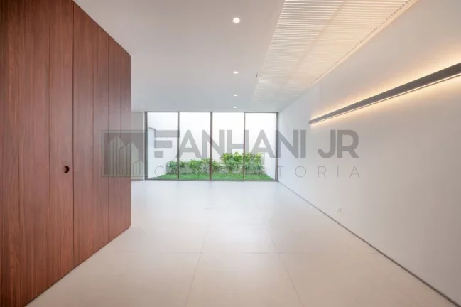 Imagem Imóvel de luxo na Vila Nova Conceição: casa de alto padrão com 3 quartos, 3 suítes e 3 vagas de garagem