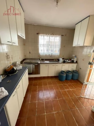 Imagem Casa Térrea - 5 Dorms - 260m².