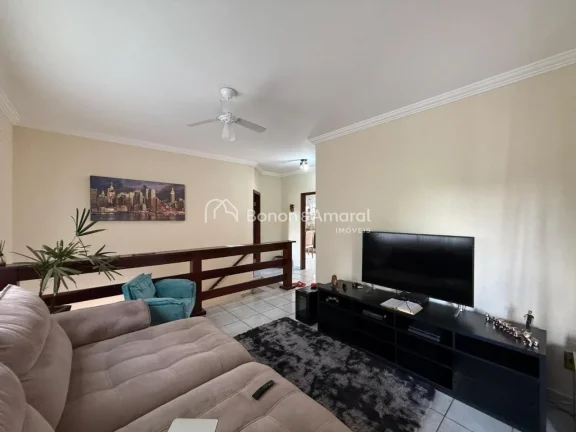 Imagem Esta casa estilo assobradada no Condomínio Itamanbuca oferece excelente distribuição de ambientes...