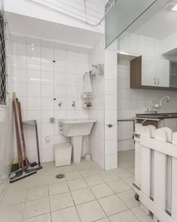 Imagem Apartamento com living para 02 ambientes, piso de tacos, 03 dormitórios, armários embutidos, banhe...