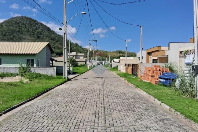 Imagem Terreno plano dentro de condomínio fechado.