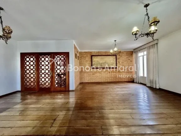 Imagem Casa com 5 dormitórios, sendo 3 suítes, e projetada com acessibilidade para deficientes (PcD). O i...