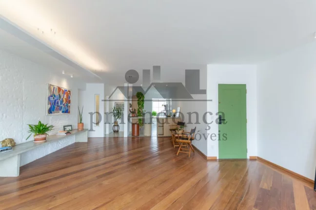 Imagem Apartamento com 181m² na Rua Itambé, 3 suítes e 2 vagas.