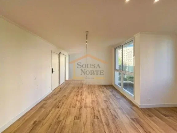 Imagem Apartamento de 188m², reformado, com 3 dormitórios sendo 2 suítes e 1 vaga de garagem. Possui sal...