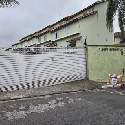 VENDO LINDO SOBRADO EM CONDOMÍNIO FECHADO NO BAIRRO PEDREIRA!