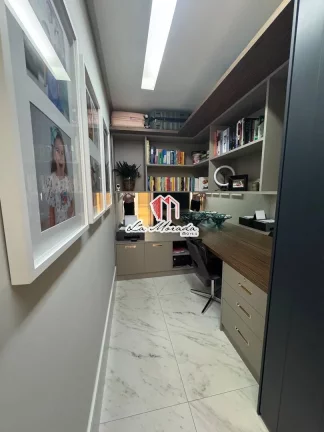Imagem Diamond, ADRIANÓPOLIS, Reformado e Mobiliado! 202m2, 3 suítes, 3 vagas