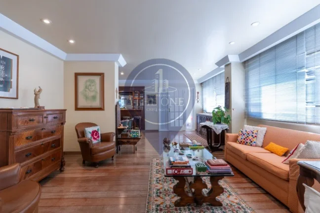 Imagem Apartamento de Luxo em Pinheiros: 4 Quartos, 2 Suítes, 5 Banheiros, 2 Vagas de Garagem, 224m² - São Paulo-SP.