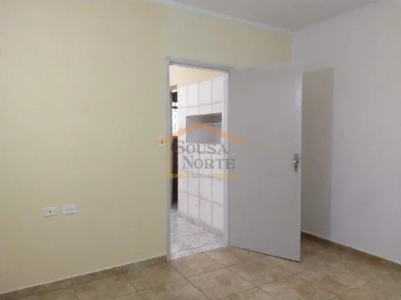 Imagem Casa térrea, 1 dormitório com closet, sala 2 ambientes, cozinha, banheiro social, lavanderia, pequ...