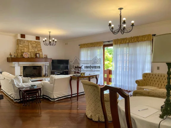 Imagem Casa à venda em Campos do Jordão - Com 4 dormitórios próximo ao Capivari