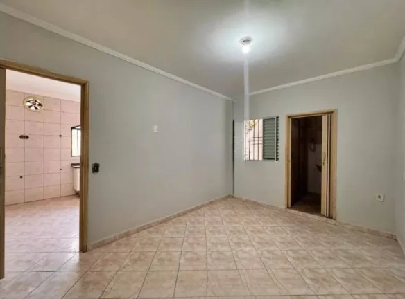 Imagem Casa para Alugar com 55mts, quintal no Jardim Rina