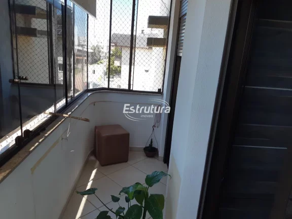 Imagem Lindo apartamento em Camobi semimobiliado com três dormitórios