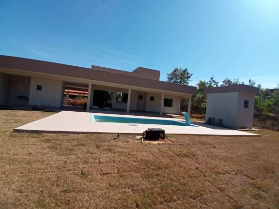 Imagem casa em condomínio, 1 suíte, lavabo, espaço gourmet, piscina, varanda.