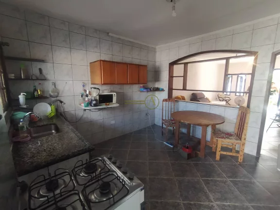 Imagem Casa térrea com 2 dorms, á 950m da Praia à venda em Peruíbe