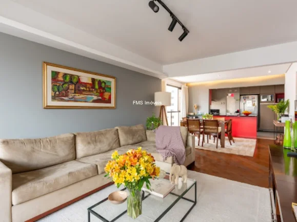 Imagem Imperdível oportunidade! Apartamento de 3 quartos com suíte, sala ampla e 3 vagas na garagem em Moema, SP. Confira!