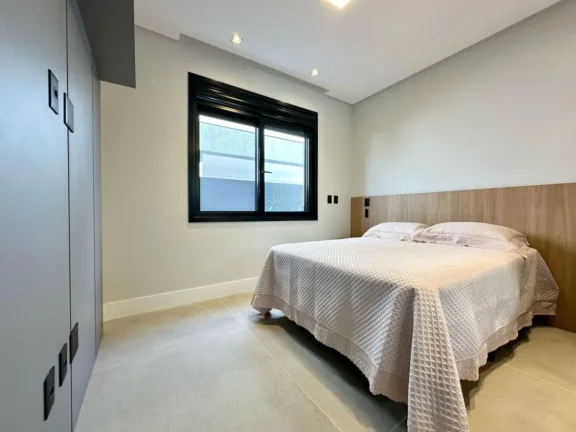 Imagem Casa em Condominio 5 Dormitórios - Bairro --