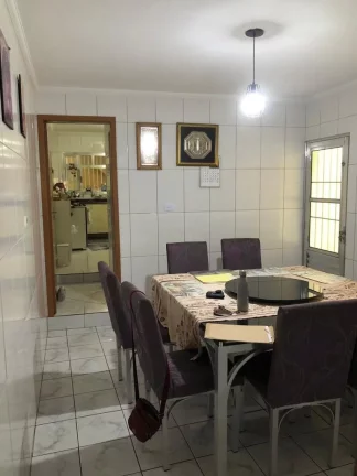 Imagem Sobrado Vila Alpina - 250 m² - 4 Dormitórios - 1 Suíte - Quintal com churrasqueira - 2 Vagas - Portão eletrônico.