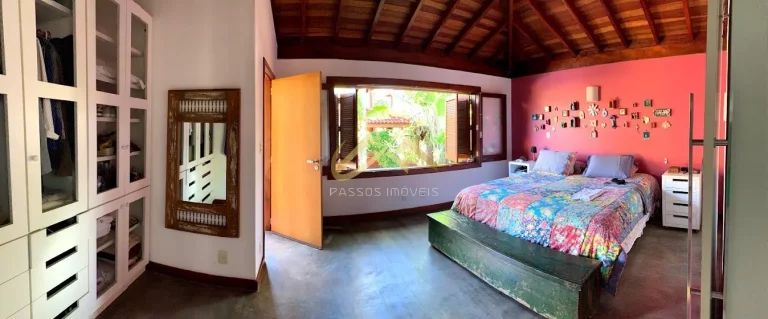 Imagem LINDA CASA EM CONDOMINIO FECHADO, MUITAS VEGETAÇÕES E UM ESPAÇO ENCANTADO