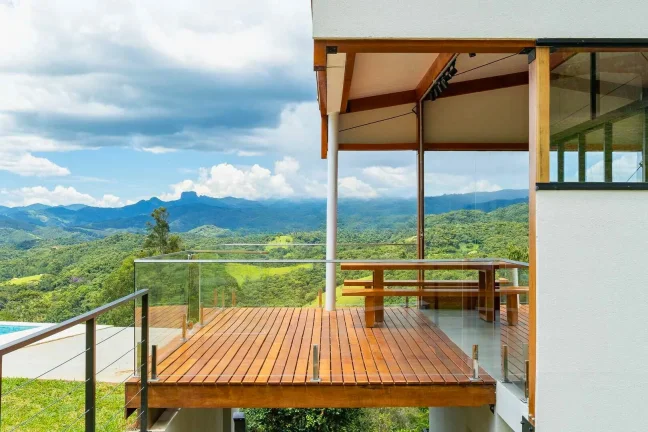 Imagem Exclusividade: Design Moderno com Vista para a Pedra do Baú