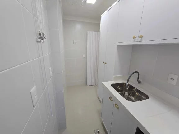 Imagem Apartamento com 3 dormitórios sendo 3 suítes e 2 vagas de garagem em Itapema/SC