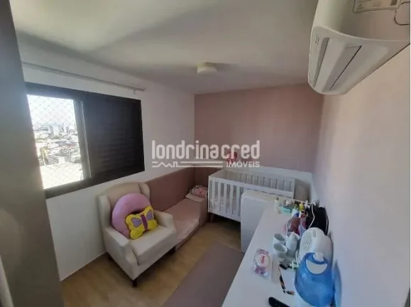 Imagem Apartamento no 17º andar no Terrasse Jardin, sol da manhã, completo em armários, com sacada envidraçada, 2 vagas paralelas e ar-condicionado.