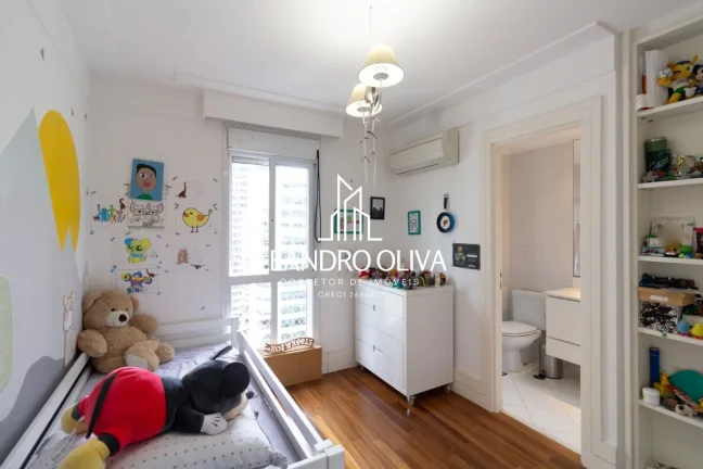 Imagem Condomínio Maison Lalique - Apartamento à venda com 181m², 4 quartos, 3 suites e 3 vagas em Moema